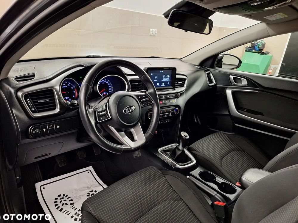 Kia Ceed 1.4 CVVT Dream Team Edition - 17