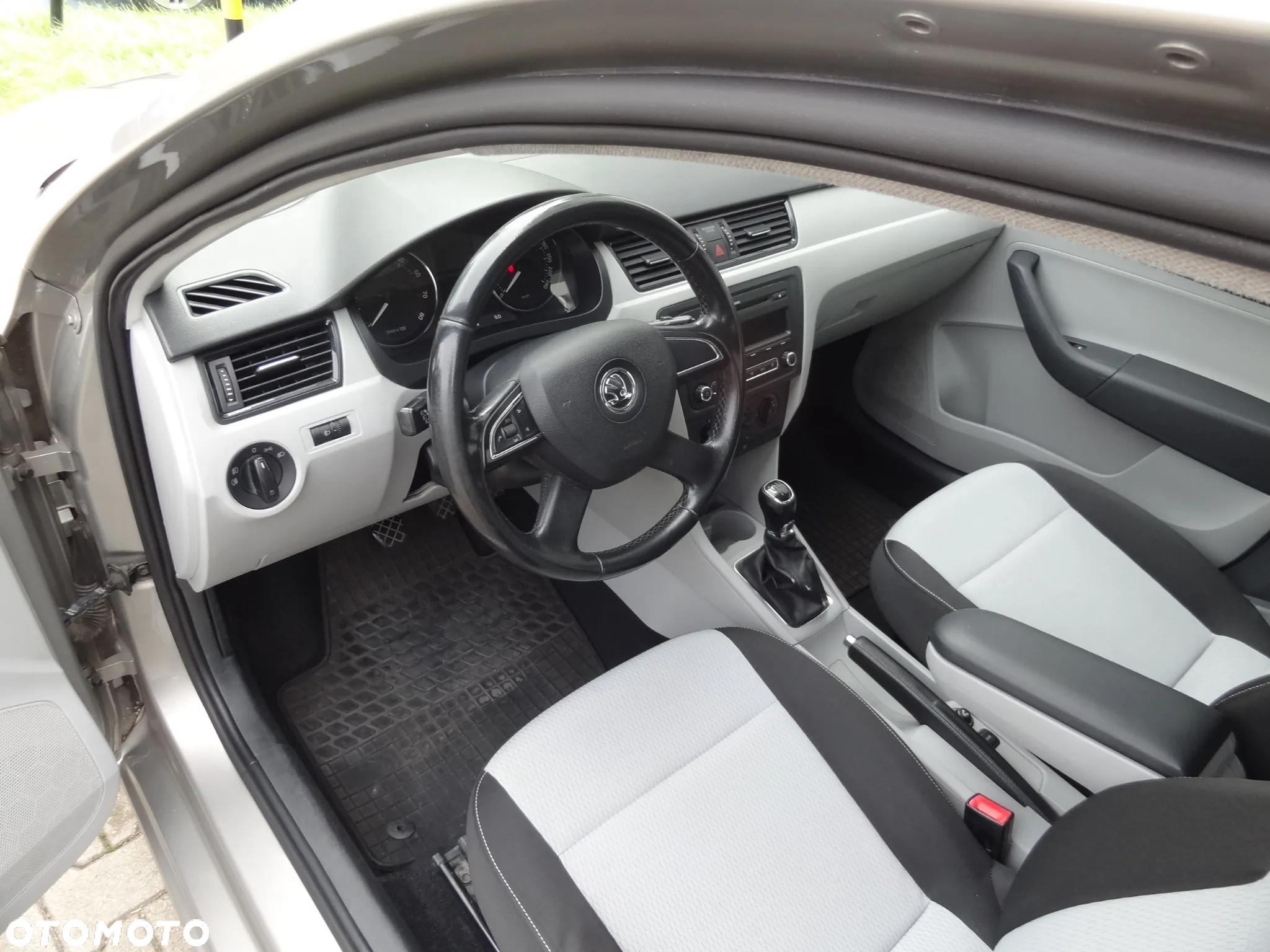 Skoda RAPID 1.2 TSI Active - 22