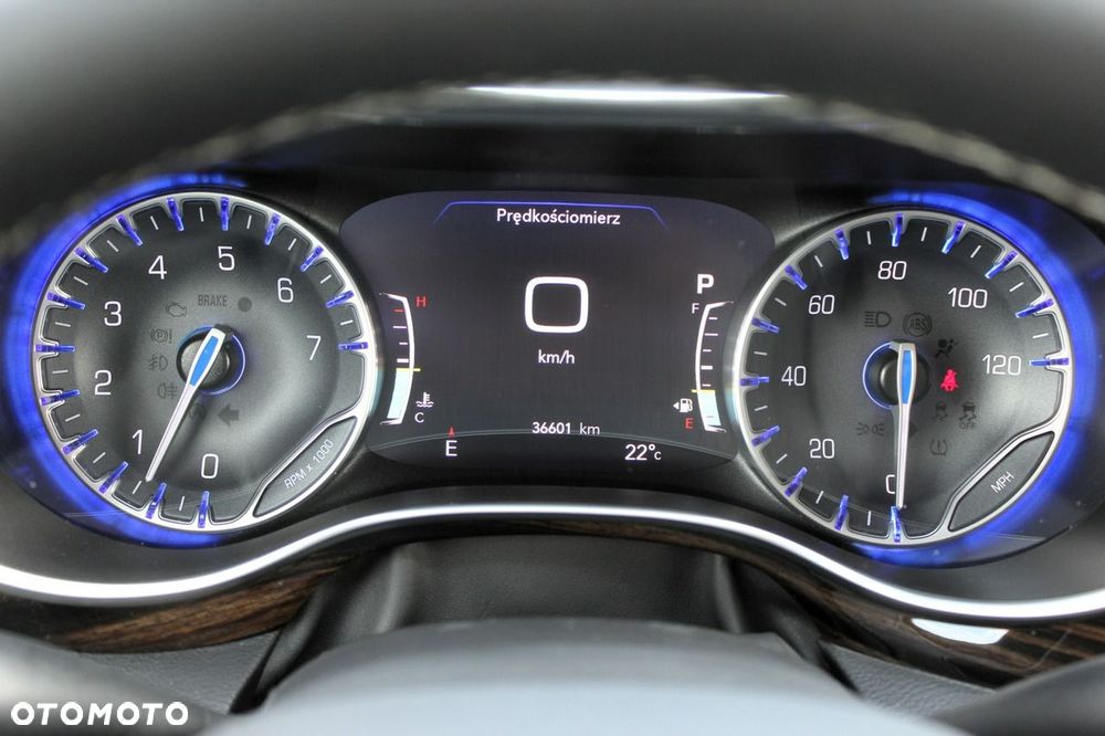 Chrysler Pacifica - 17
