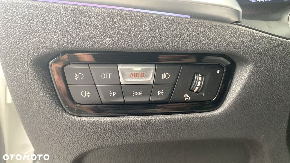 BMW Seria 3 320i Sport Line - 23