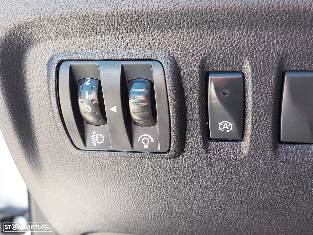 Renault Captur 1.5 dCi EDC - 19