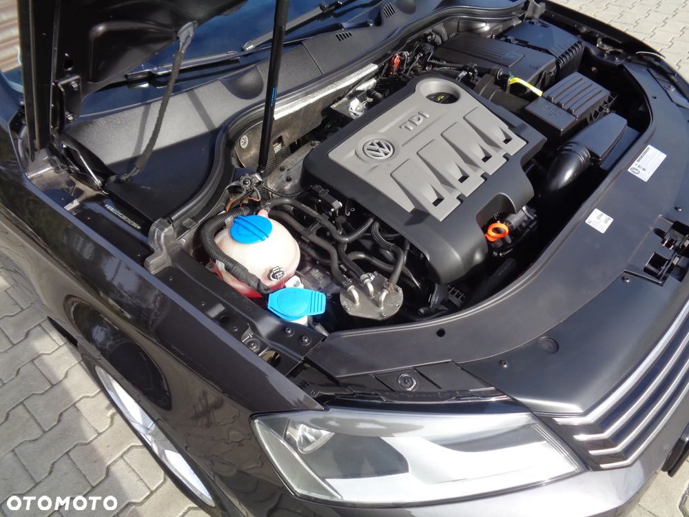 Volkswagen Passat 2.0 TDI DPF Highline - 19