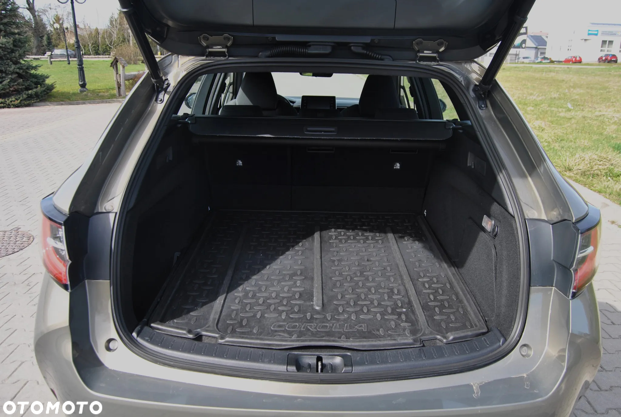 Toyota Corolla 2.0 Hybrid Touring Sports Business Edition - 17