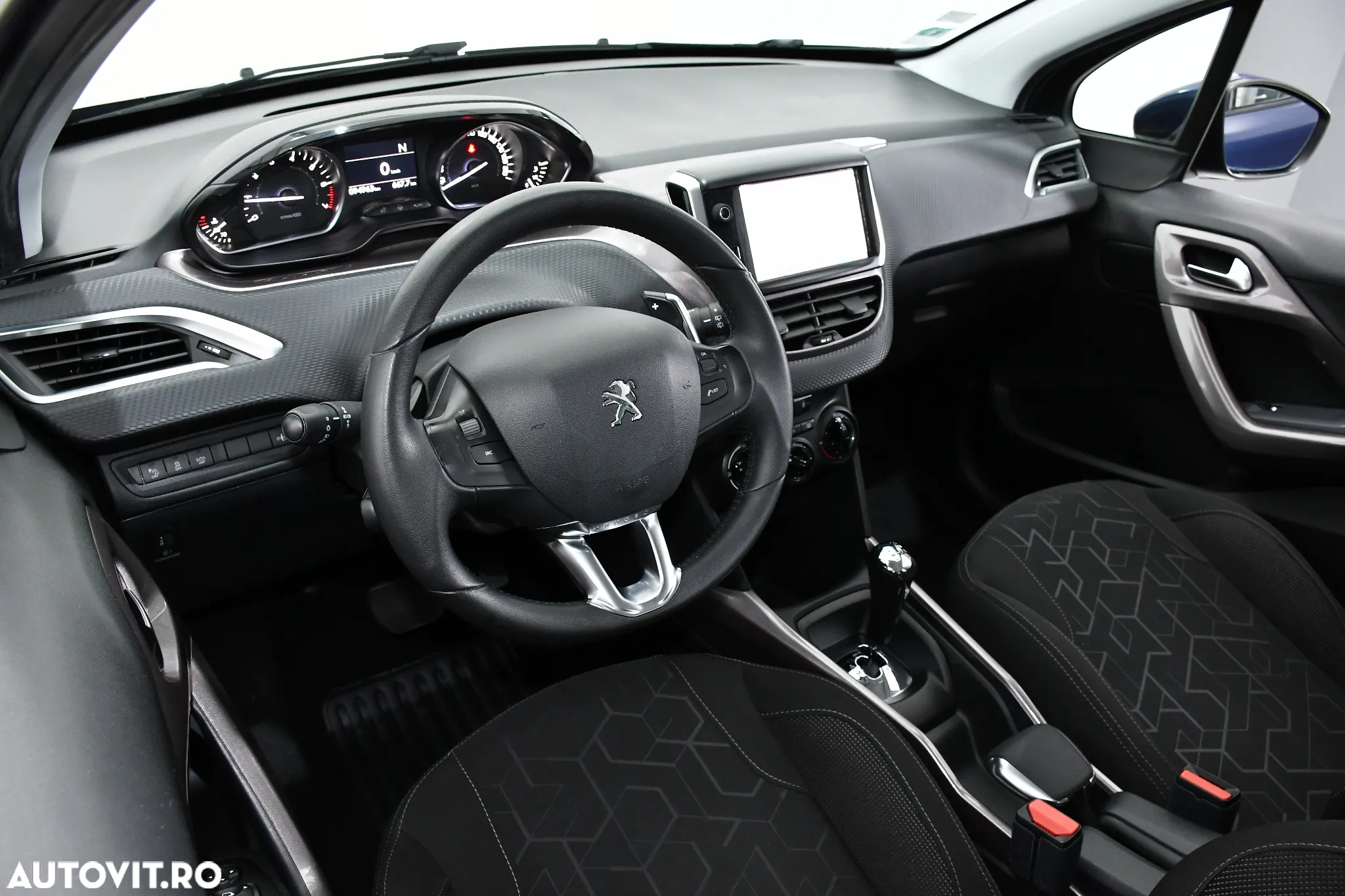 Peugeot 2008 1.2 e-VTi STT ETG Allure - 11