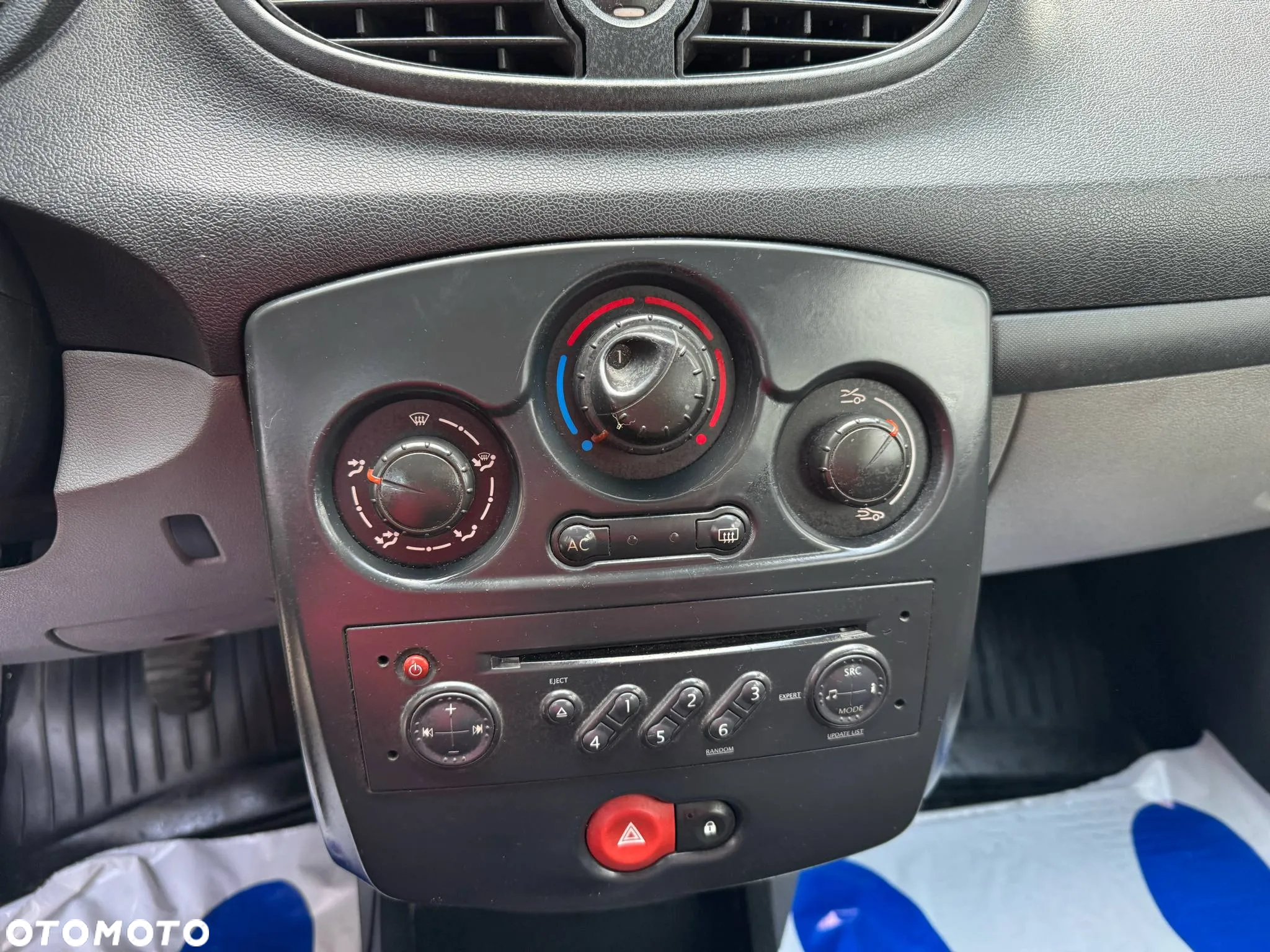 Renault Clio 1.2 16V Confort Privilege - 8