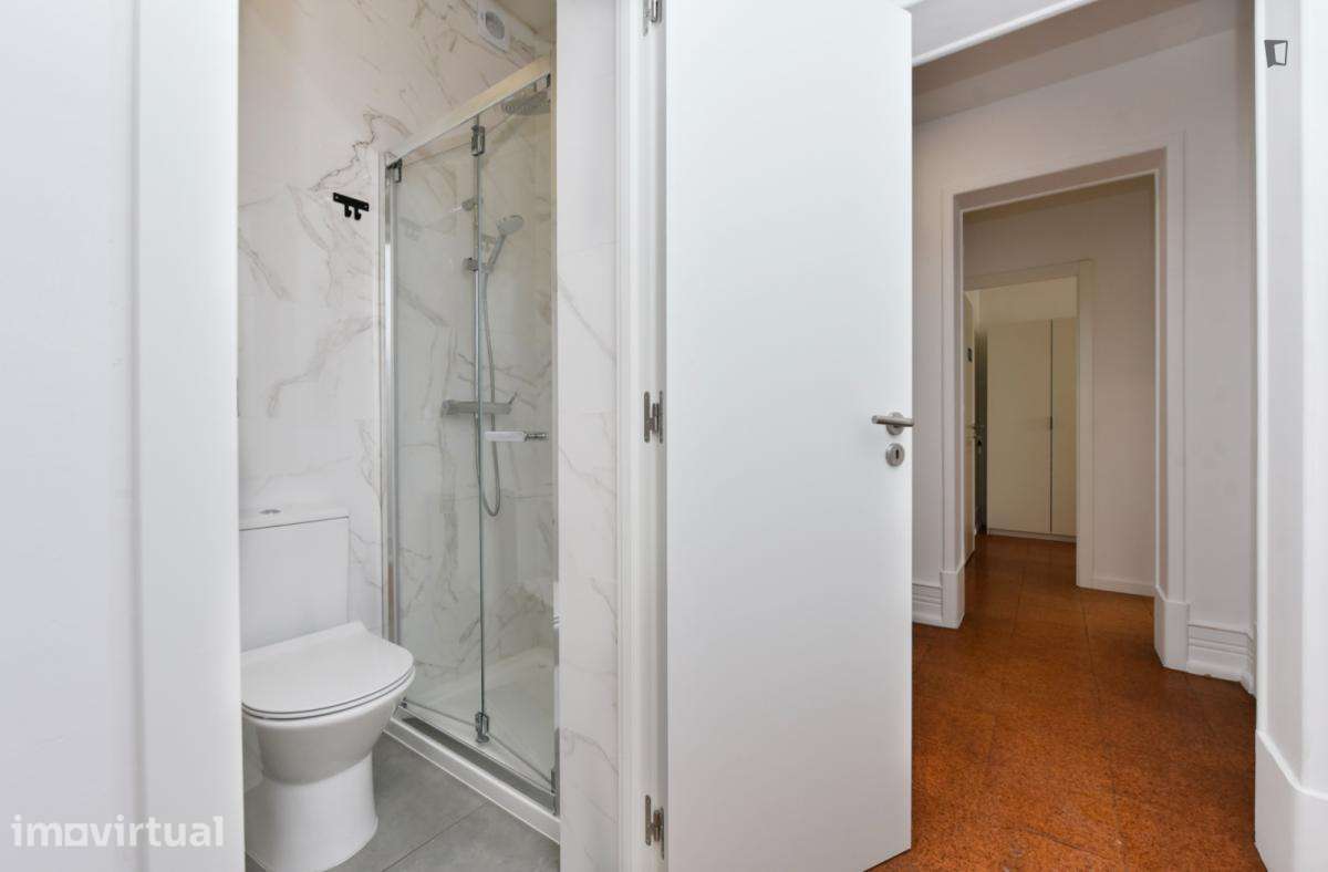 Quarto - localizado em Marquês de Pombal Lisbon - Grande imagem: 2/24
