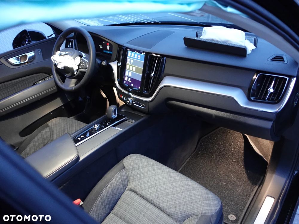 Volvo XC 60 D5 AWD Momentum - 2