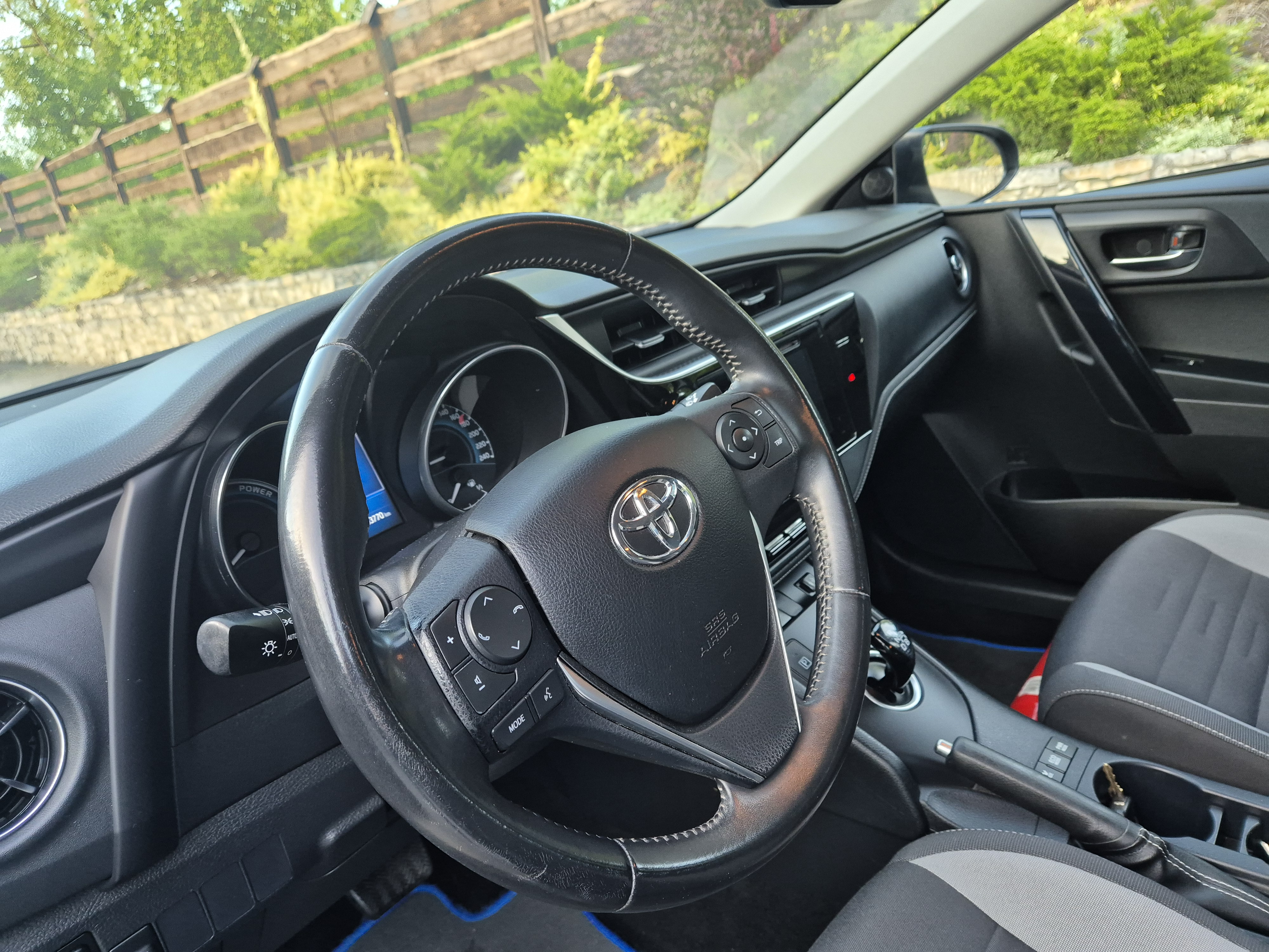 Toyota Auris 1.8 VVT-i Hybrid Automatik Edition - 32