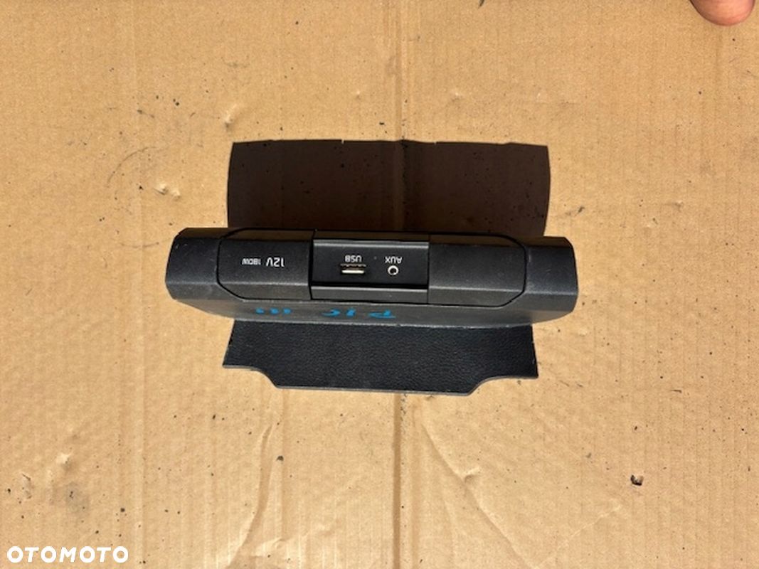 PANEL GNIAZDO PORT USB AUX KIA PICANTO III 2017- 84620-G6080 EUROPA - 1