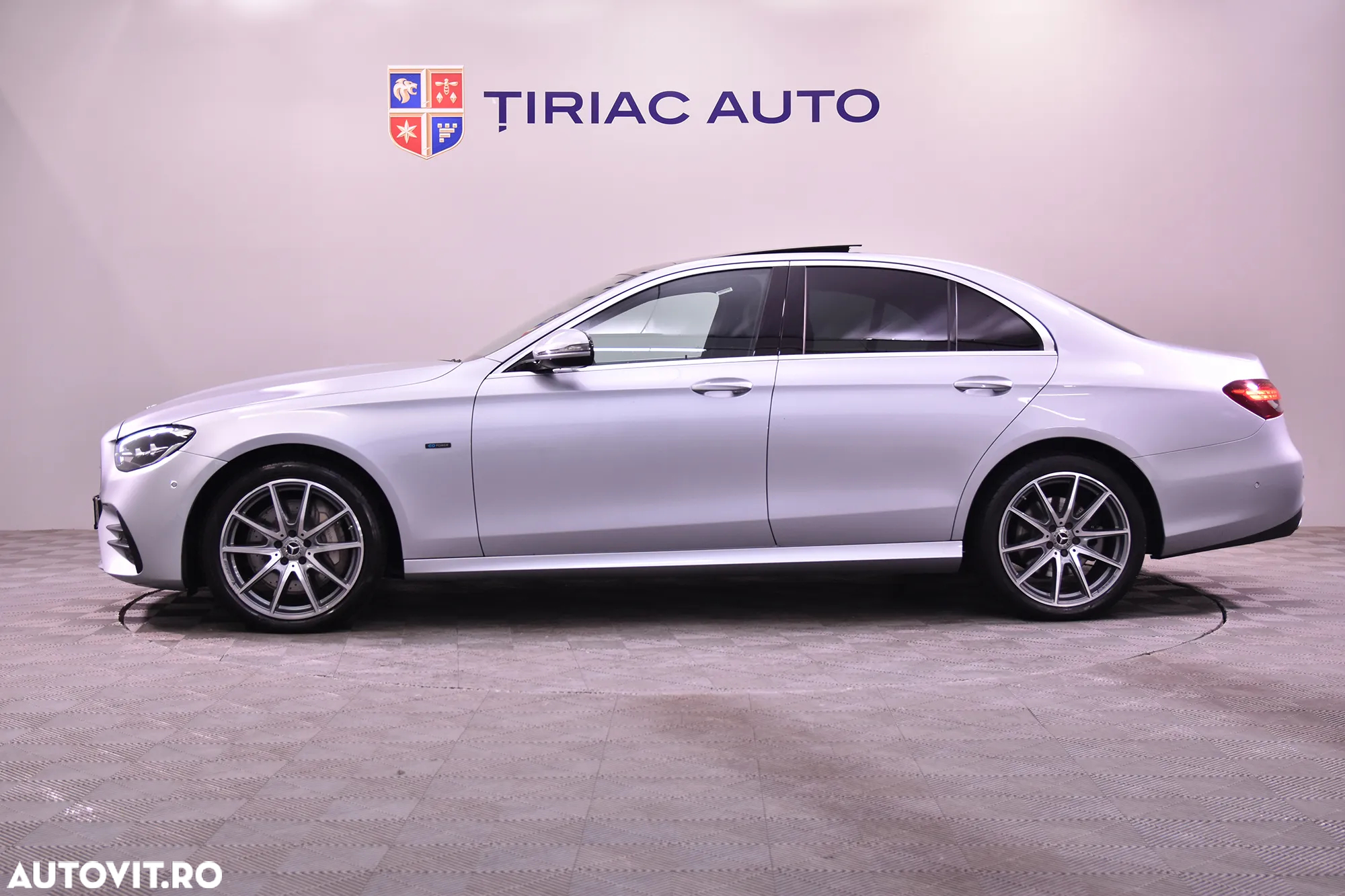 Mercedes-Benz E 350e 9G-TRONIC AMG Line - 2