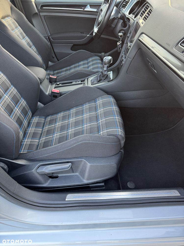 Volkswagen Golf - 16