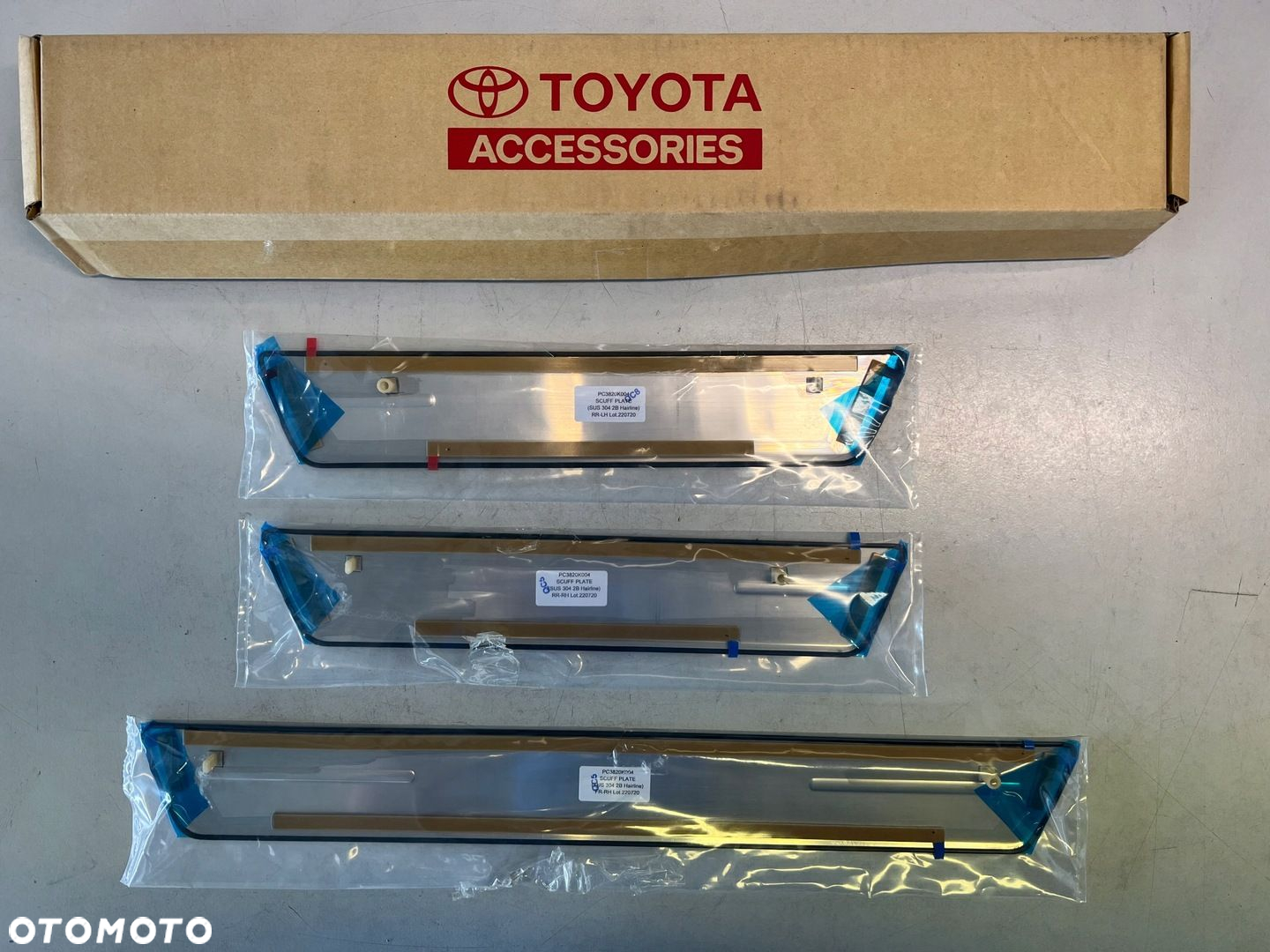 TOYOTA HILUX VIII 15- LISTWA PROGOWA PRZÓD TYŁ ORG - 2