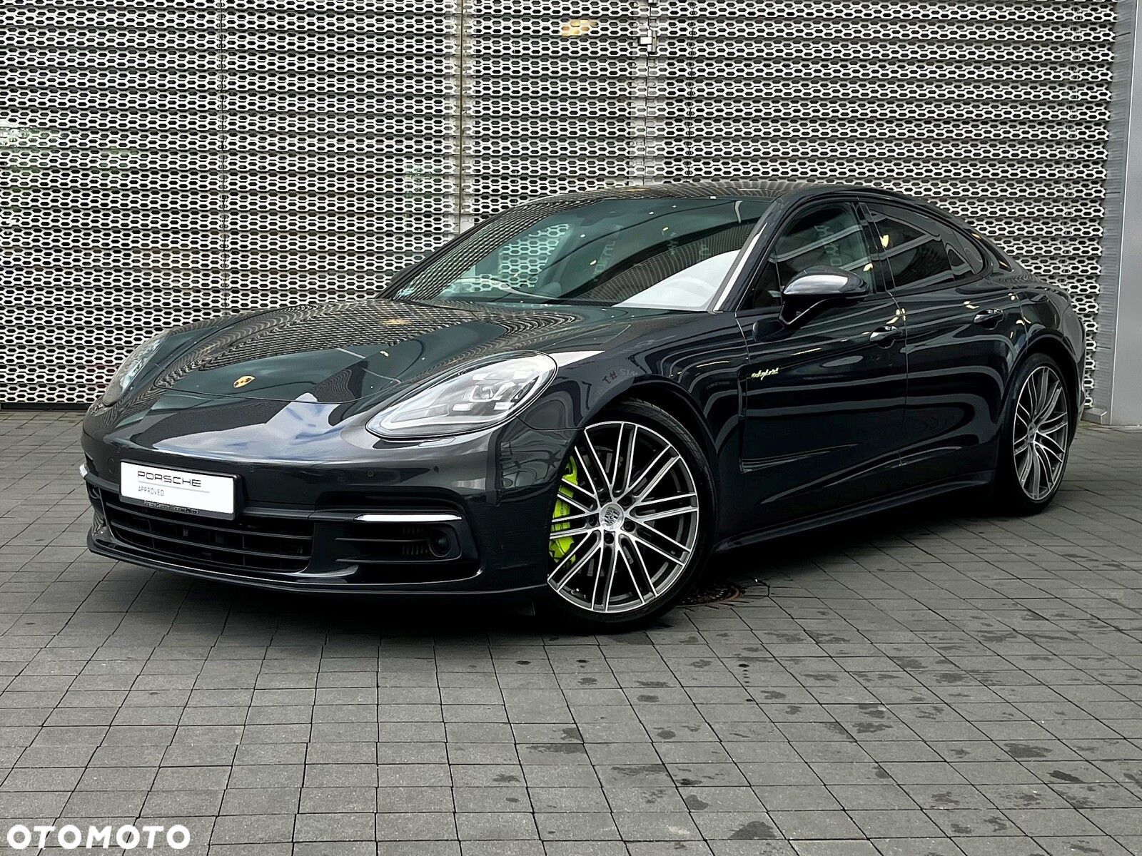 Porsche Panamera - 1