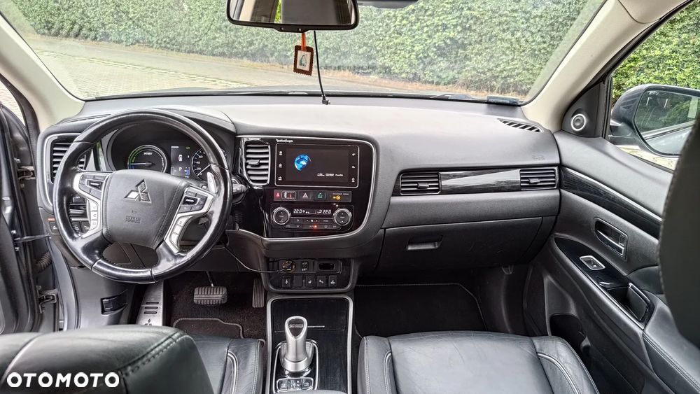 Mitsubishi Outlander Intense + - 16