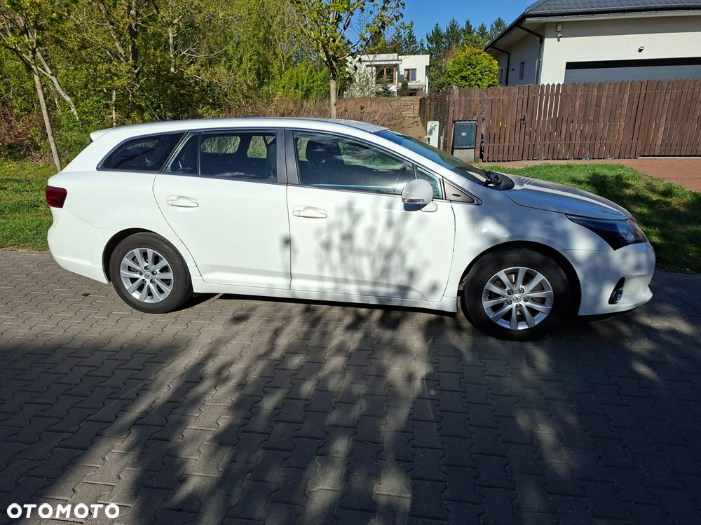 Toyota Avensis 2.0 Style - 8