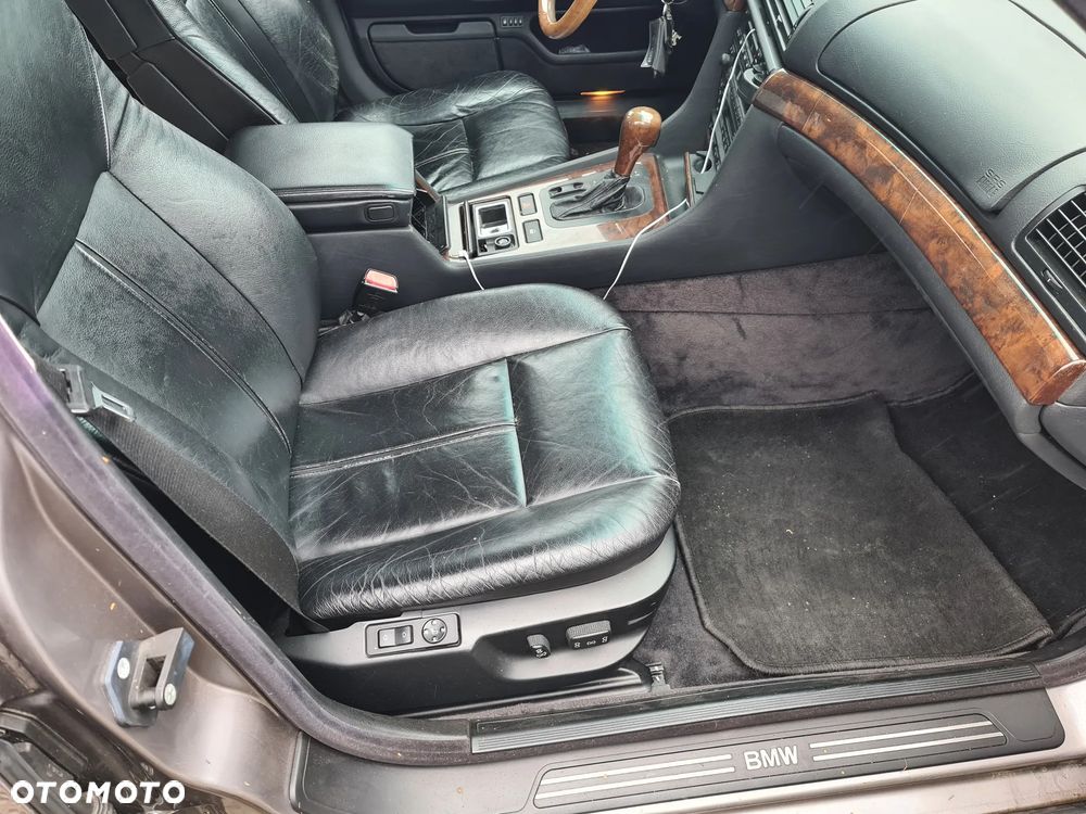 BMW Seria 7 740i V8 - 10