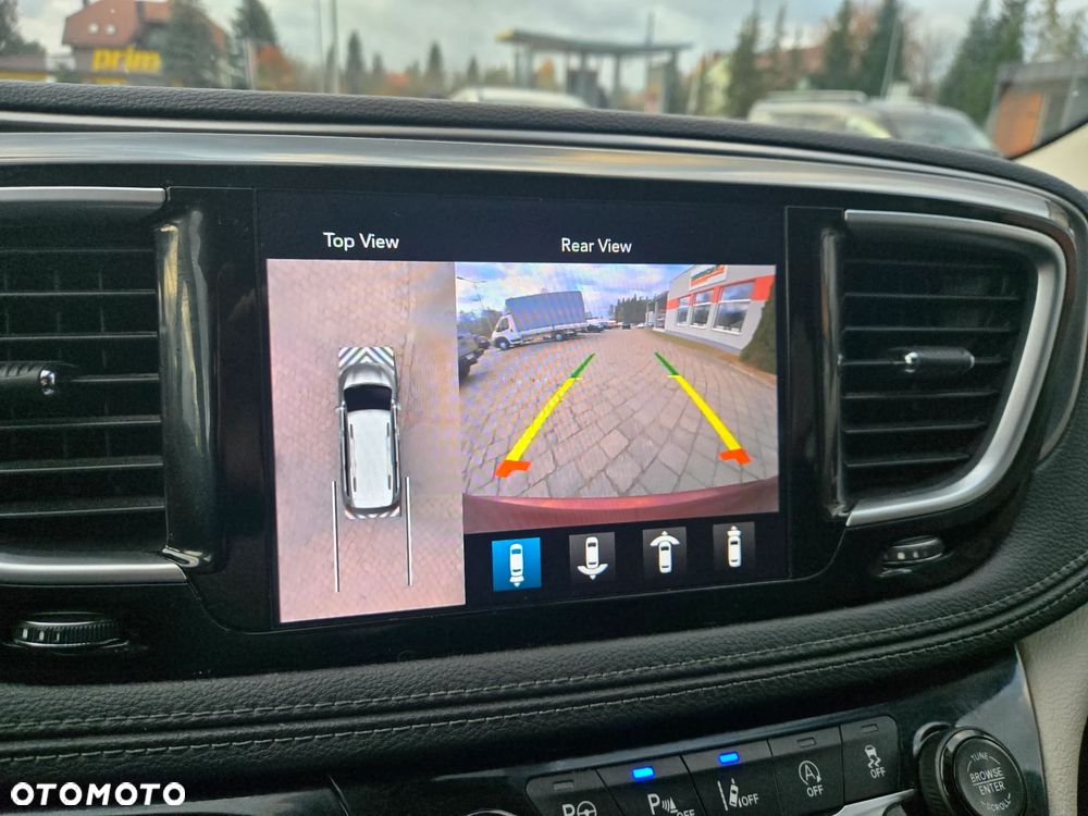 Chrysler Pacifica - 35