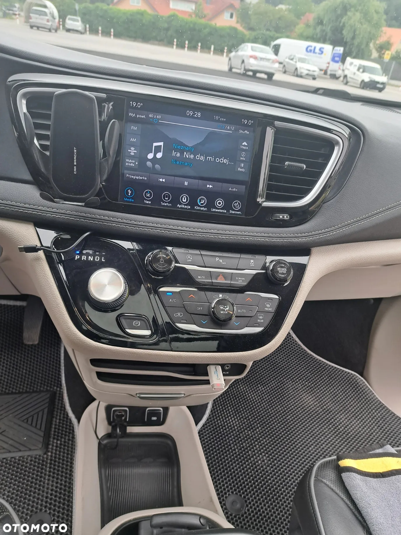 Chrysler Pacifica - 21