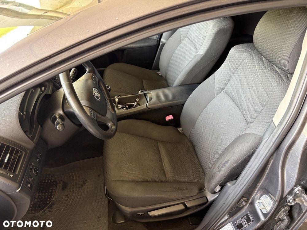 Toyota Avensis - 16
