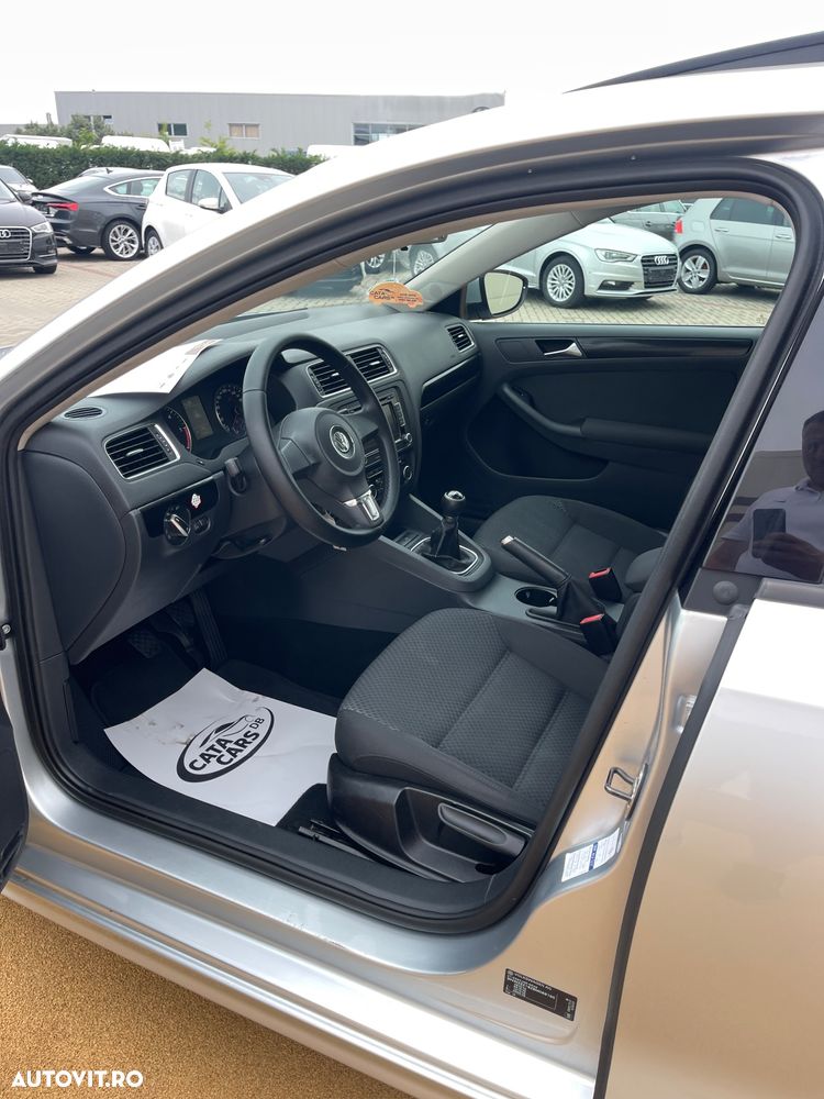 Volkswagen Jetta 1.6 TDI Blue Motion Technology Life - 28
