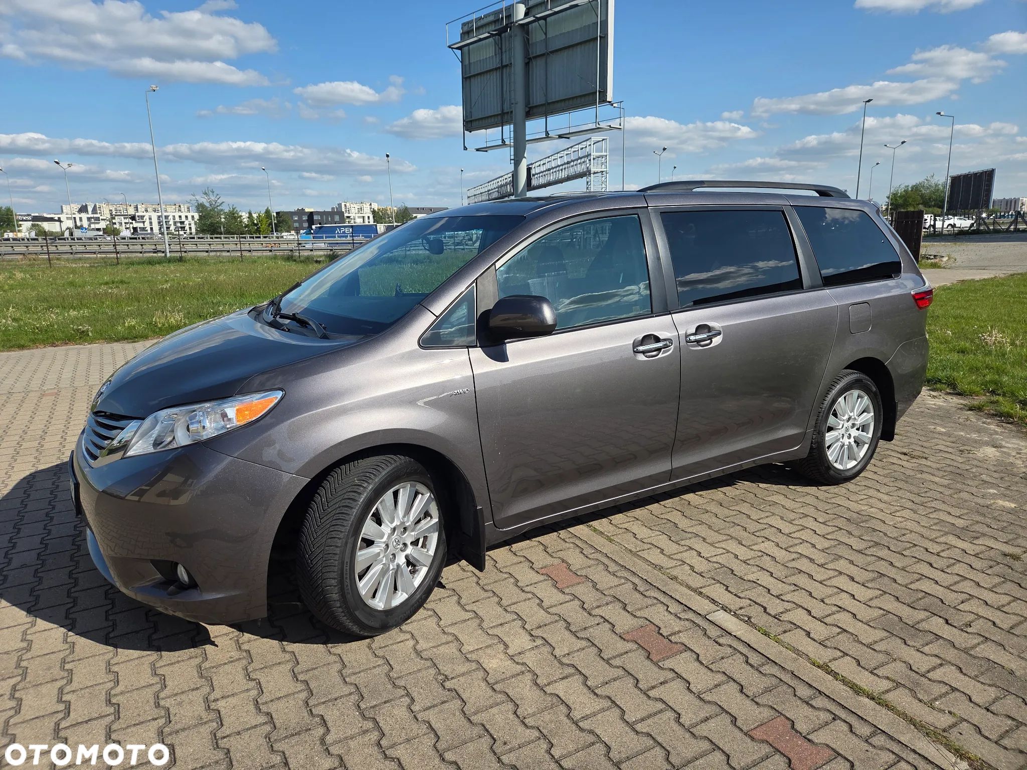 Toyota Sienna 3.5 V6 XLE AWD - 1