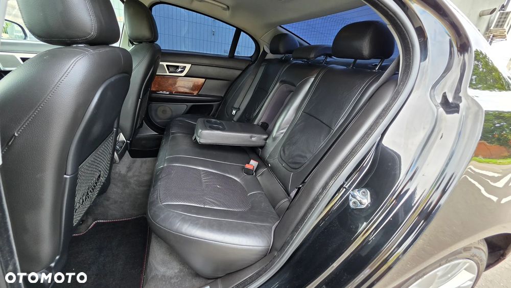 Jaguar XF 2.2 D Premium Luxury - 9