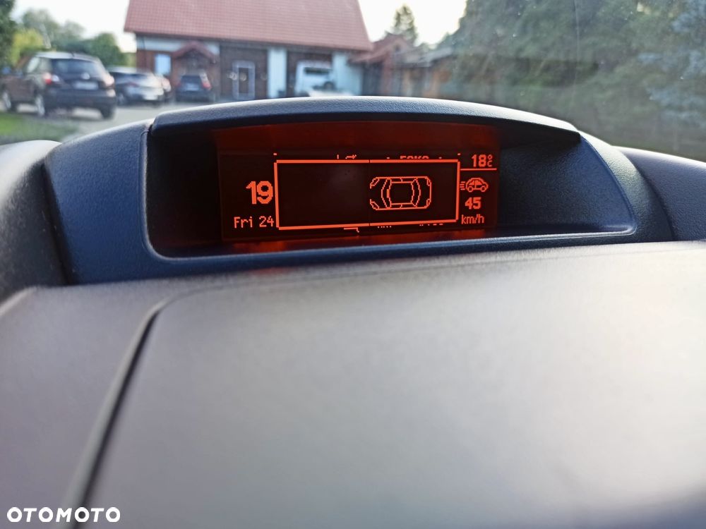 Citroën Berlingo Multispace e-HDi 90 FAP EGS6 Exclusive - 24