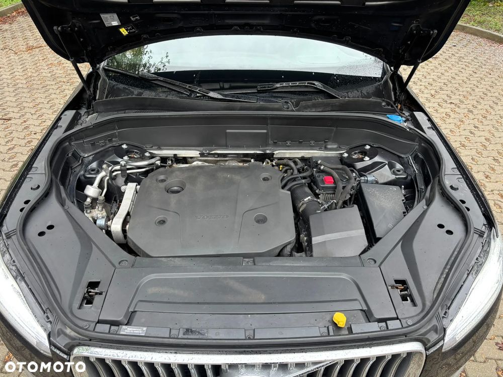 Volvo XC 90 - 9