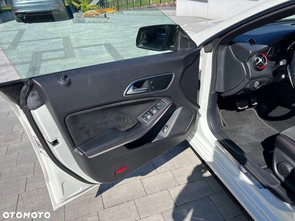 Mercedes-Benz CLA 250 4Matic 7G-DCT Sport - 12