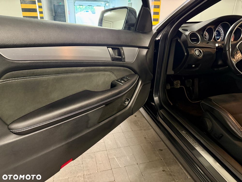 Mercedes-Benz Klasa C 180 Edition - 13