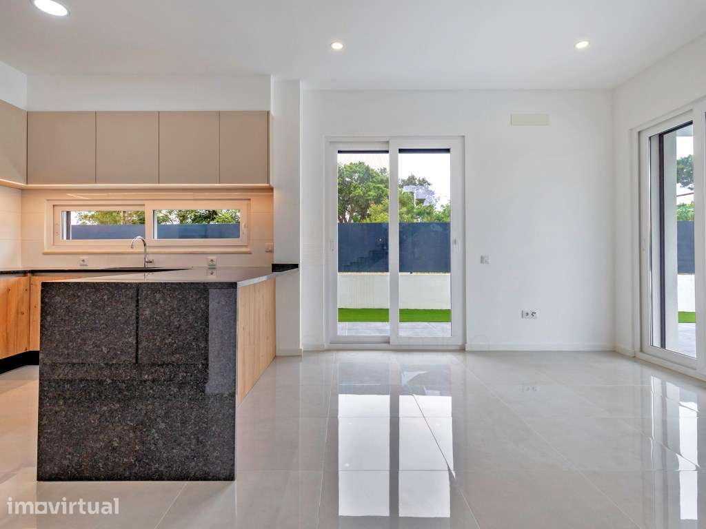 Moradia T3 Nova com Piscina e Garagem na Charneca da Cotovia, Sesimbra - Grande imagem: 5/56