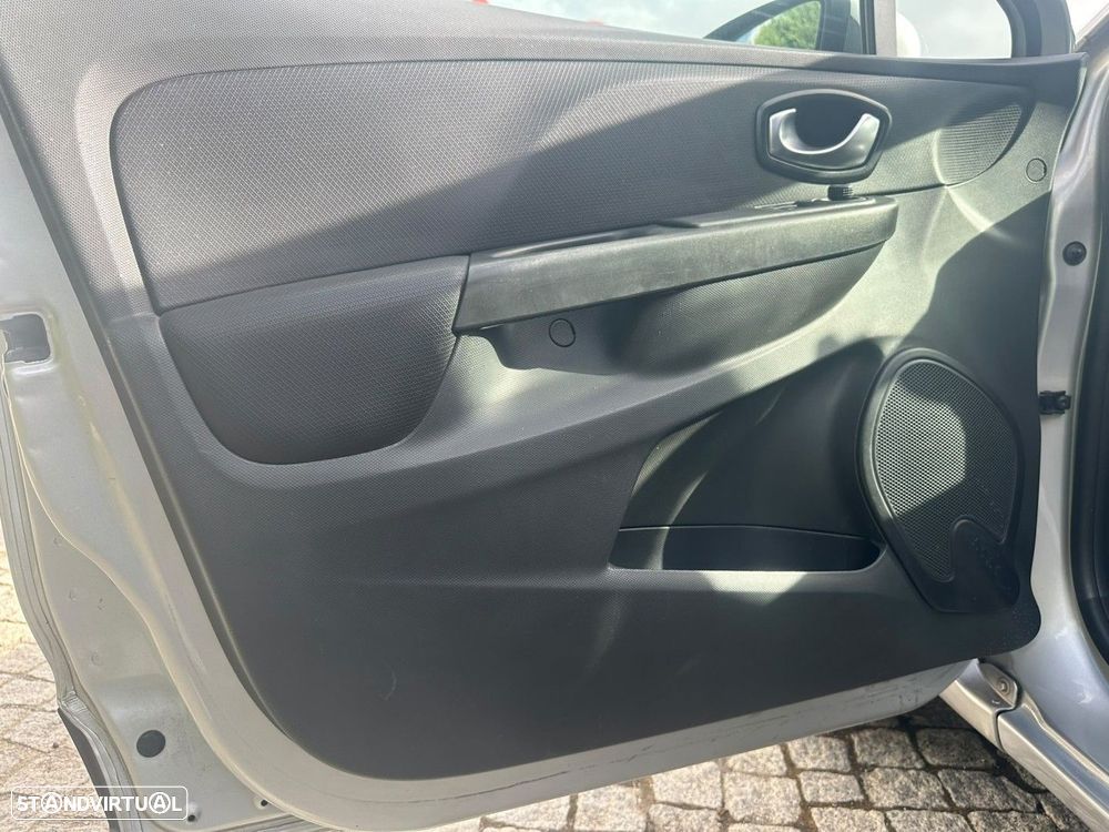 Renault Clio Sport Tourer 1.5 dCi Zen - 12