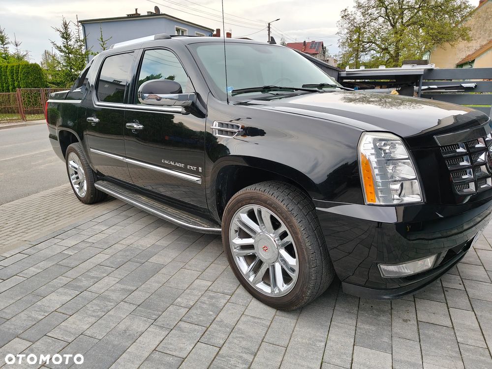 Cadillac Escalade - 16