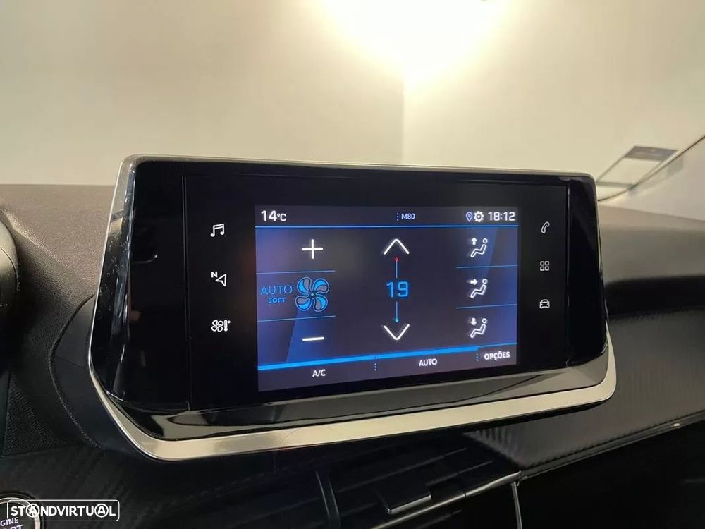 Peugeot 2008 1.5 BlueHDi Allure EAT8 - 23