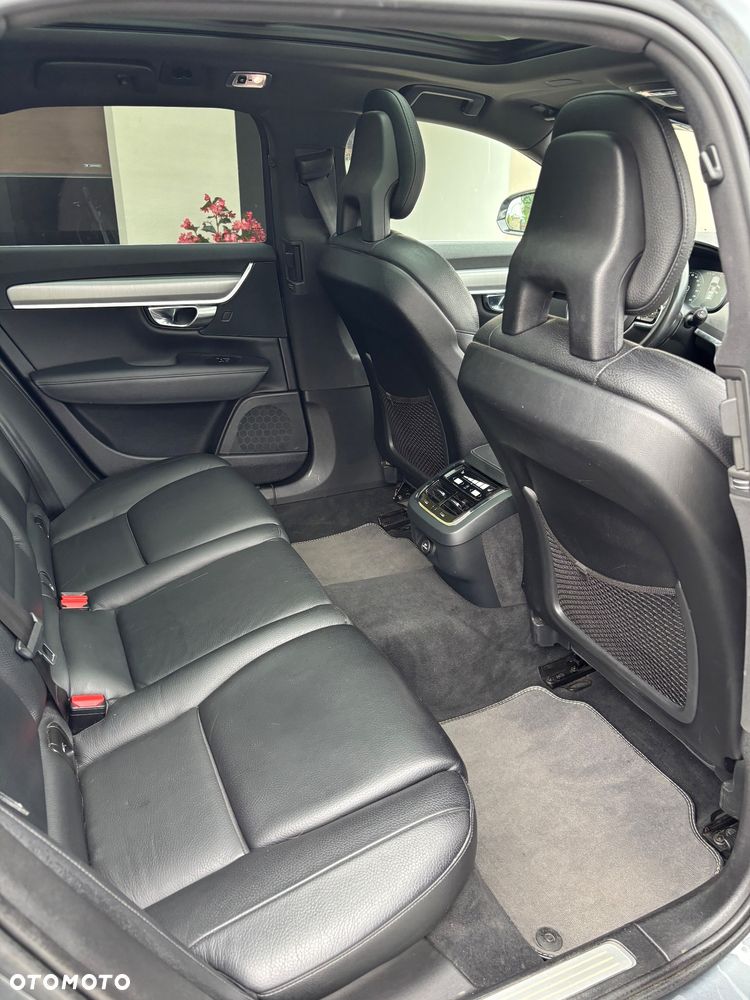 Volvo V90 D5 AWD Momentum - 29