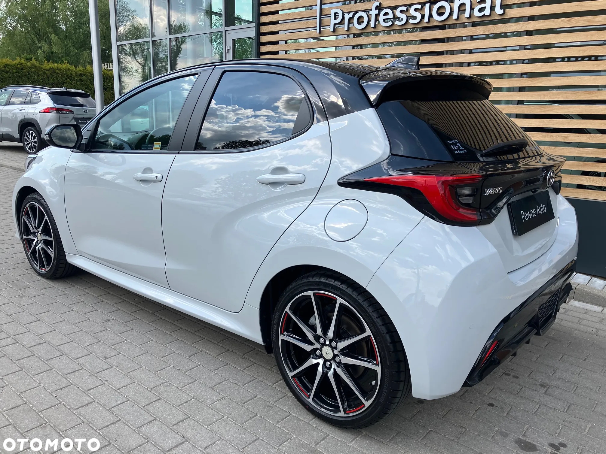 Toyota Yaris Hybrid 1.5 GR Sport - 4
