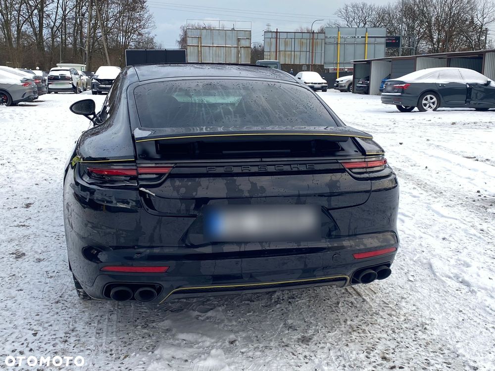 Porsche Panamera - 4