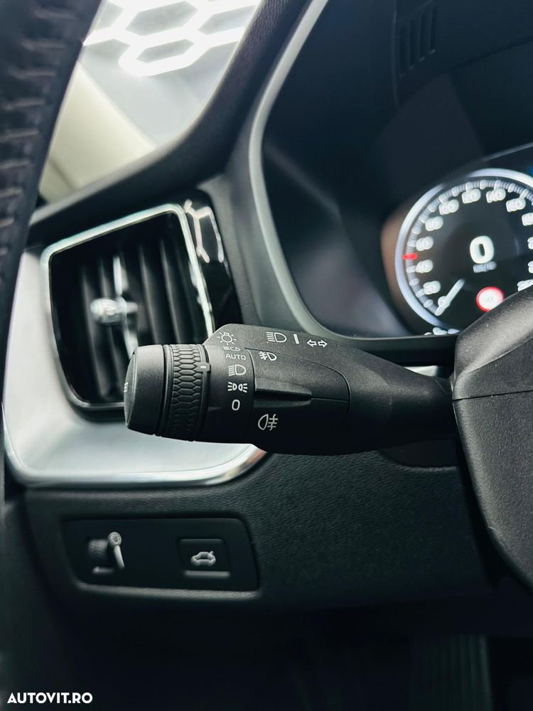 Volvo XC 60 D3 Momentum Pro - 29