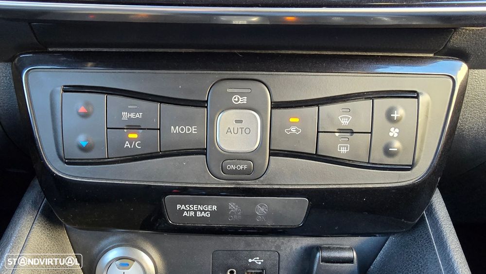 Nissan Leaf N-Connecta - 30