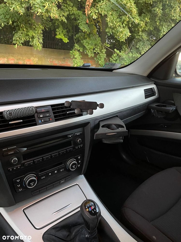 BMW Seria 3 318d - 22