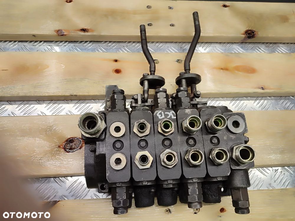 Rozdzielacz hydrauliczny 3469205165 ładowarka JCB - 9