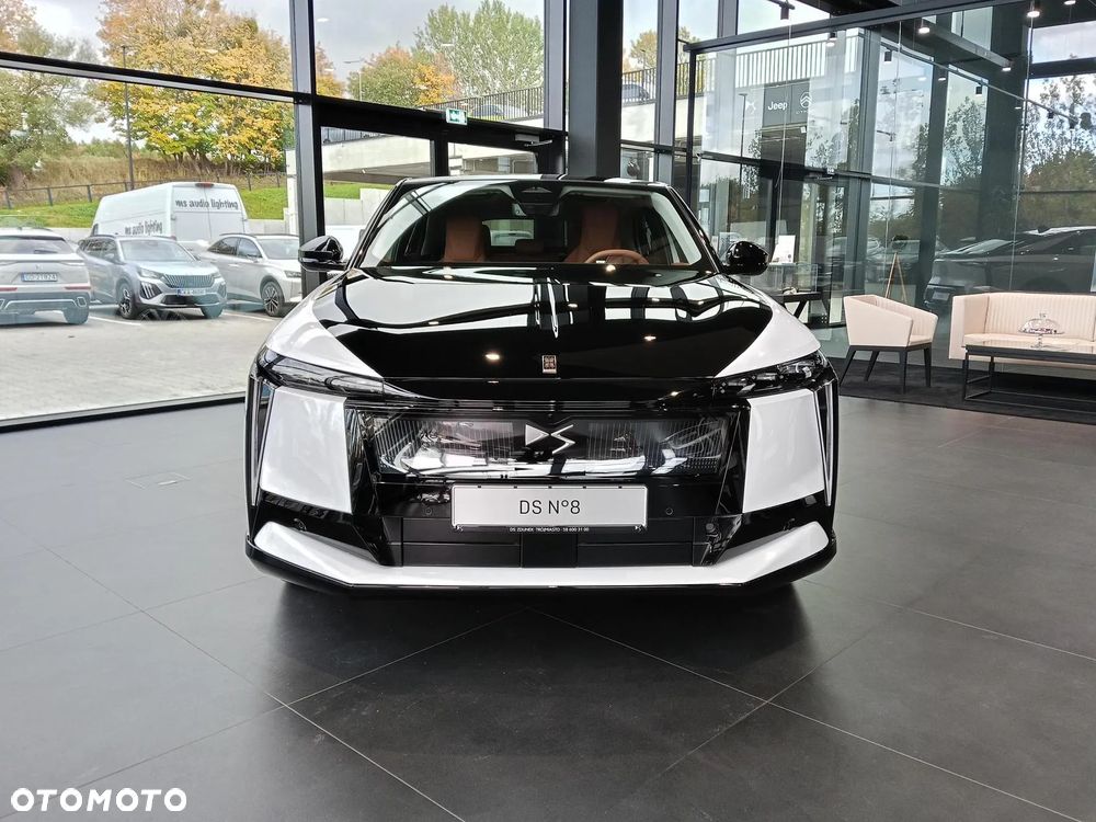 DS Automobiles N°8 2025