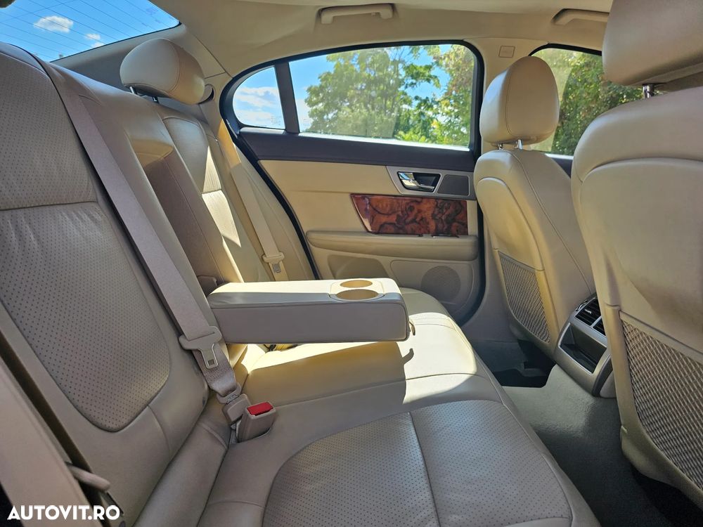 Jaguar XF 3.0 Premium Luxury Aut - 8