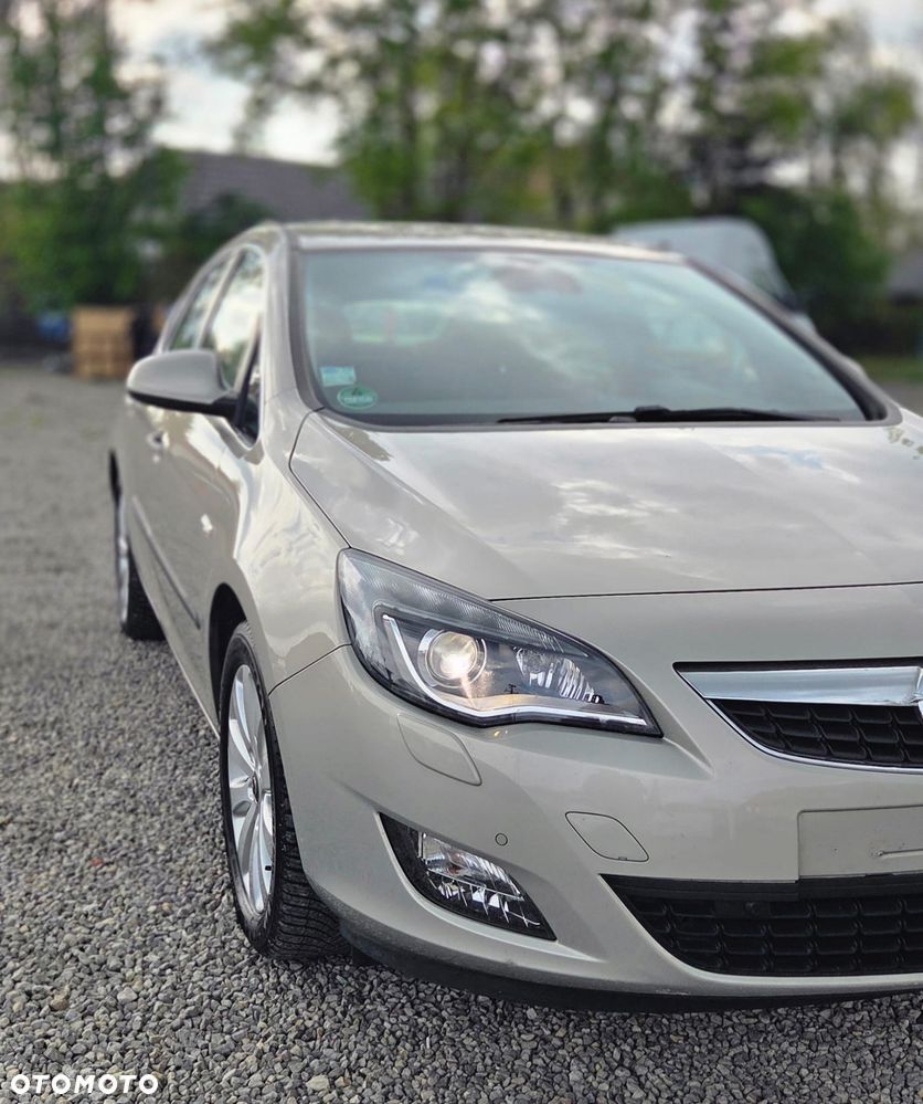 Opel Astra 1.6 T Cosmo - 8