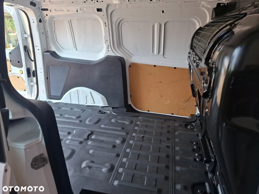 Ford Transit Connect - 13