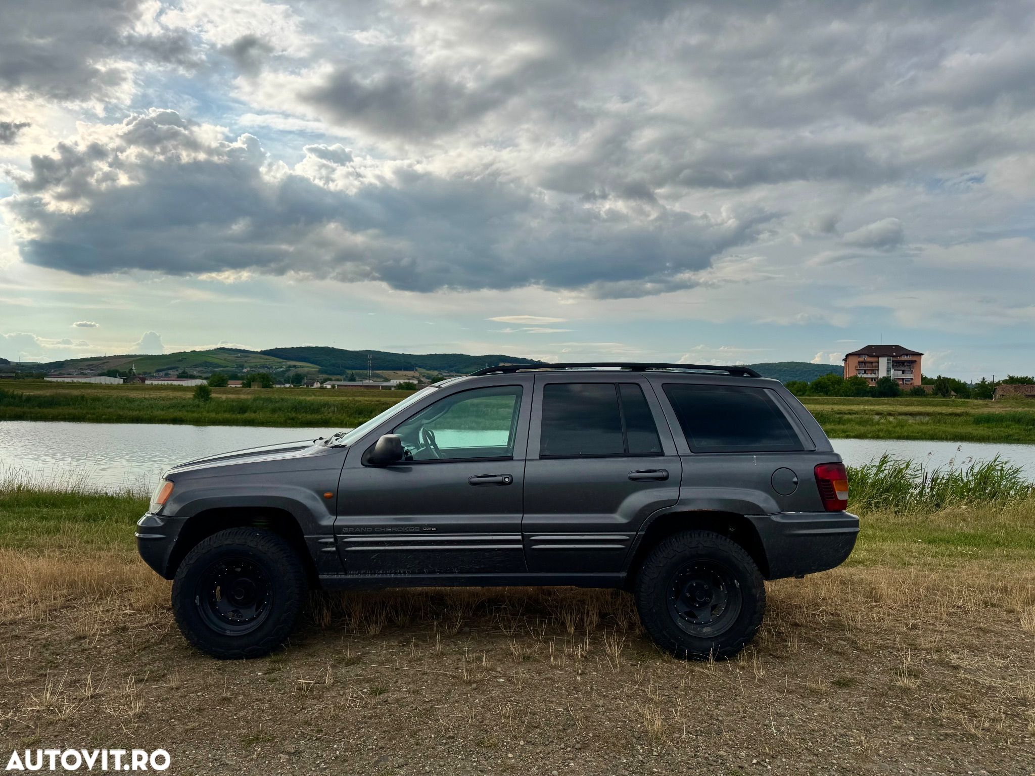 Jeep Grand Cherokee - 1