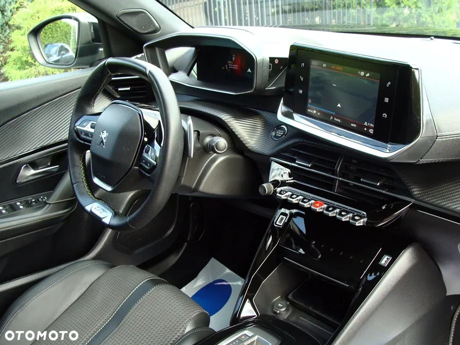 Peugeot 2008 PureTech 130 EAT8 GT - 11