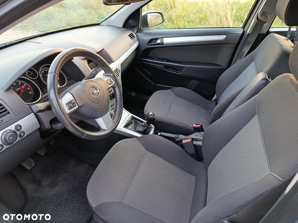 Opel Astra 1.6 Color Edition - 22