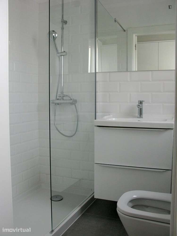Quarto - localizado em Penha Lisbon - Grande imagem: 2/12