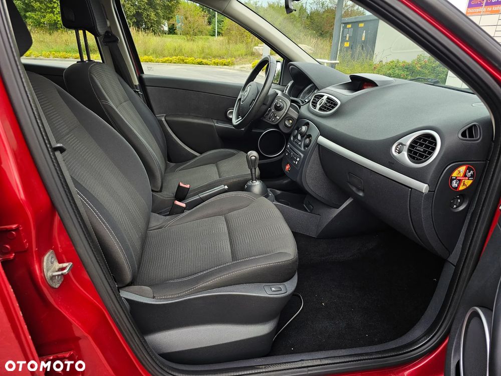 Renault Clio 1.2 16V Grandtour Dynamique - 13